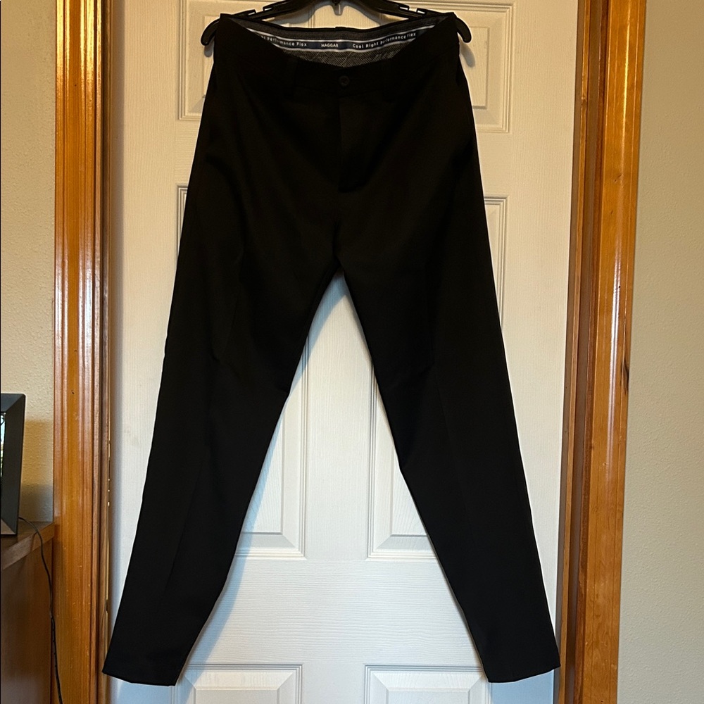 Haggar Men's Black Dress Pants/Straight Fit